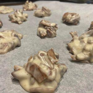 snickerdoodle candy clusters image